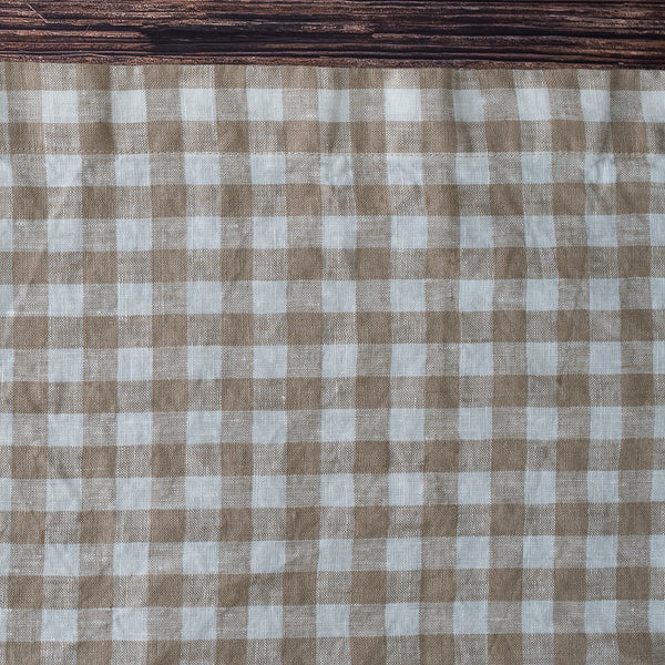 Nature Gingham placement a wooden border